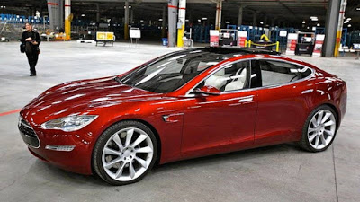 Tesla Car vs. Google Car vs. Apple car: di chi sarà il mercato delle auto elettriche senza pilota?