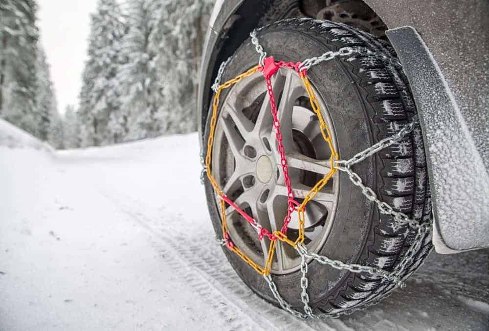 Quando è obbligatorio montare le gomme da neve e portare le catene