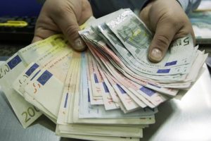 Eliminazione del contante, cashless: vantaggi e svantaggi