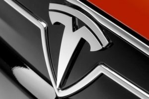 Azioni Tesla : Target Price a 1.200 dollari perchè "ancora non ha finito di crescere"