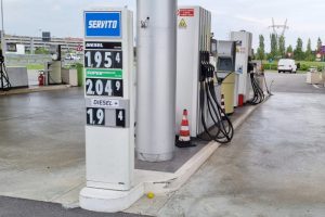 Perchè il Prezzo della Benzina continua ancora a crescere? Quando diminuirà?
