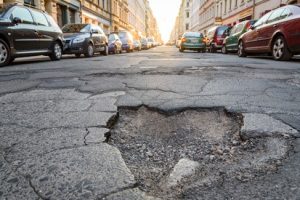 Come Farsi Risarcire i Danni dell'Auto delle Buche Stradali