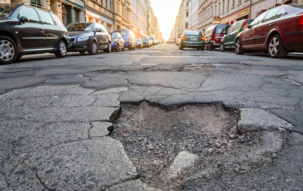 Come Farsi Risarcire i Danni dell'Auto delle Buche Stradali