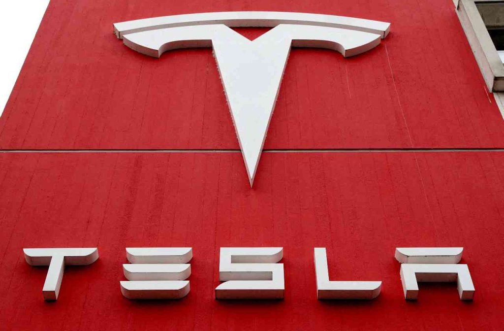 Previsione Prezzo Azioni Tesla 2024, 2025, 2027, 2030