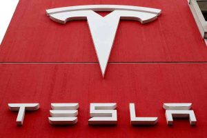 Previsione Prezzo Azioni Tesla 2024, 2025, 2027, 2030