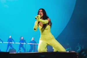 Quanto Guadagna Dua Lipa con i Concerti e la sua ricchezza totale