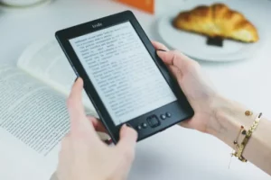 Scrivi un Libro e Fai Soldi quando Dormi: la vera Rendita Passiva