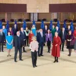 bilancio UE 2025, Quadro Finanziario Pluriennale, Green Deal europeo, fondi difesa UE, tagli PAC, proteste agricoltori Bruxelles, Ursula von der Leyen bilancio, Orbán veto UE, spese militari Europa, nuova politica agricola UE, finanziamenti Ucraina UE, fondi sostenibilità Europa, riforma bilancio UE, stato di diritto fondi europei, tensioni Parlamento Commissione Europea
