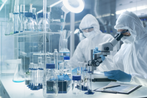 Industria farmaceutica italiana: come dazi USA e reshoring stanno cambiando il settore in Europa