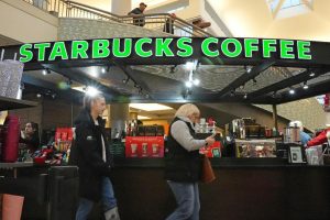 Perché gli Starbucks stanno chiudendo